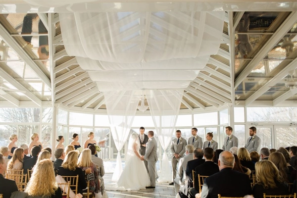 Differences of Hosting a Wedding in Outdoor and Indoor Venues