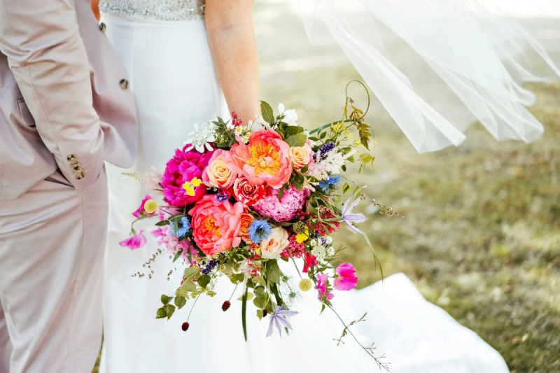 How to Choose the Best Wedding Flowers for Your Venue