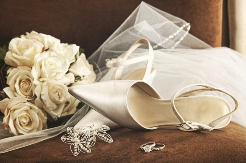 Must-have accessories for the bride and groom