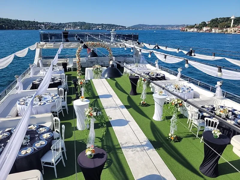 The benefits of a themed yacht wedding