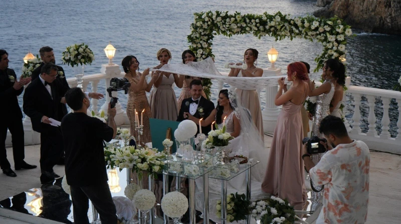 Persian Wedding Fashion Trends for Brides and Grooms in 2025