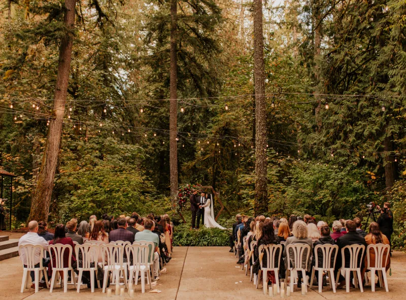 Autumn Weddings: A Budget-Friendly Season with Golden Backdrops