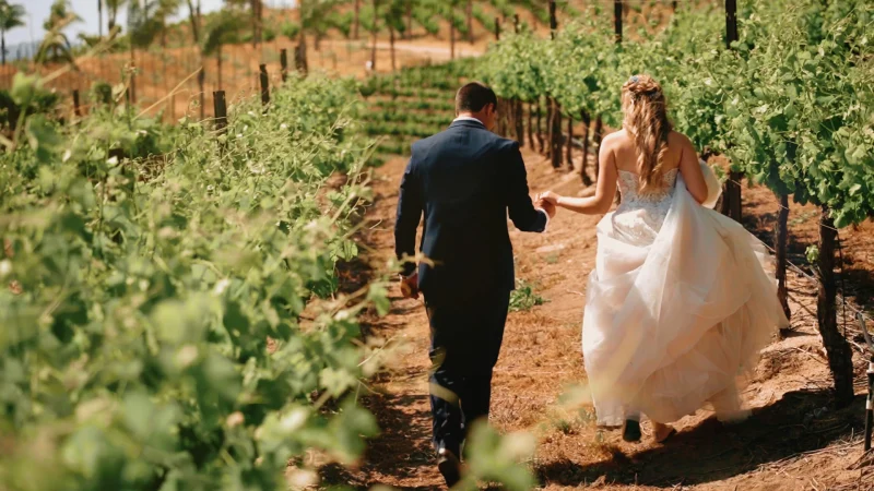 Factors to consider when choosing a vineyard wedding location