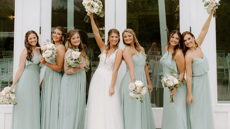 Popular Colors and Fabrics for Persian Wedding Attire