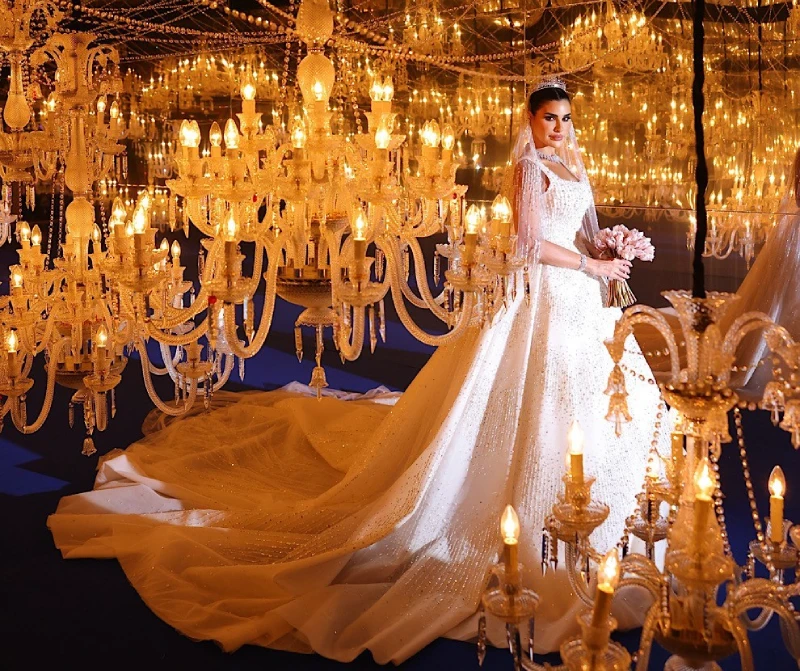Tips for Lighting and Florals to Enhance Your Chosen Color Theme
