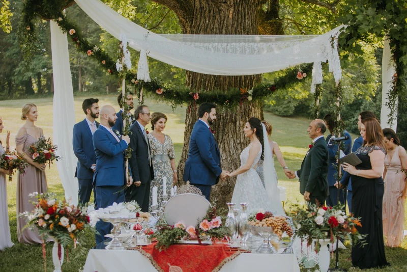 Blending Persian and Canadian Wedding Traditions Seamlessly