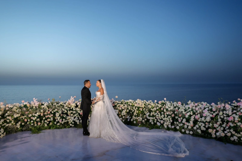Blush and Champagne: Romantic Elegance for Seaside Weddings