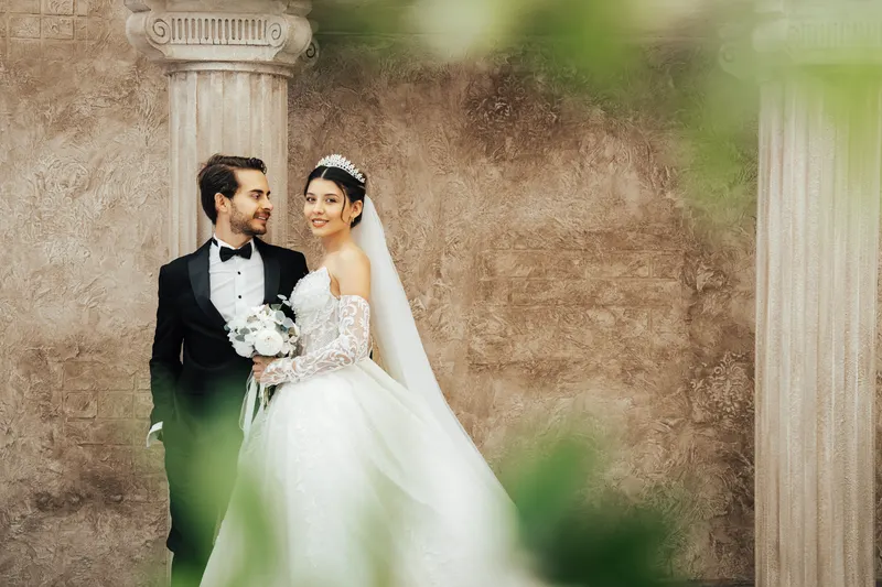Detailed overview of essential clauses in an Antalya wedding venue contract, including supplier restrictions and venue exclusivity.