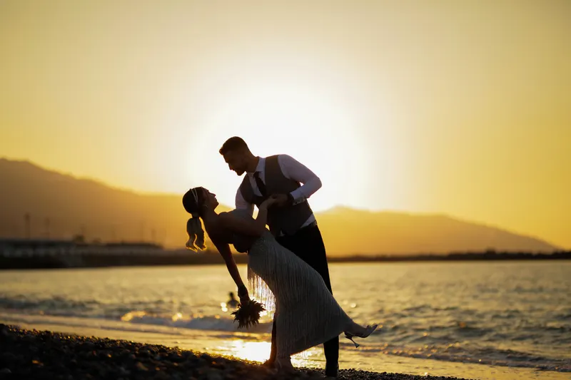 A detailed view of a wedding planner's checklist for selecting the perfect Turkey wedding month, highlighting key factors like weather and guest availability.
