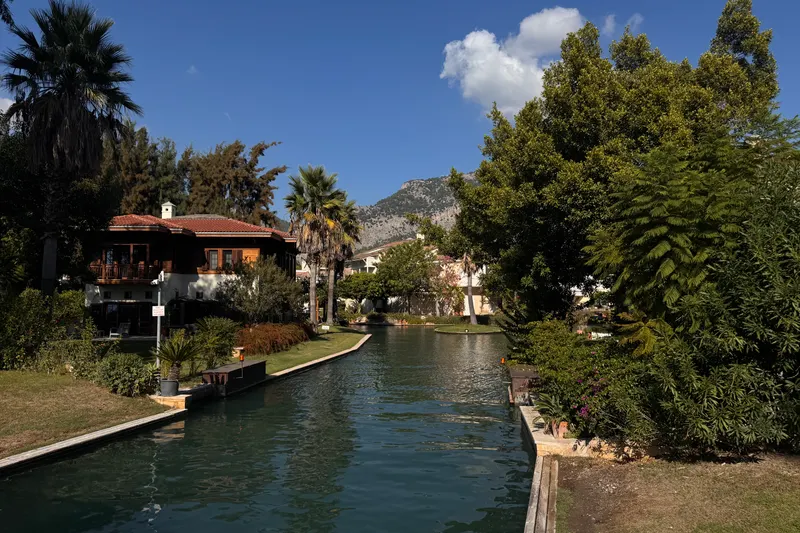Intimate villa wedding in Fethiye with guests enjoying the serene atmosphere and luxurious amenities.