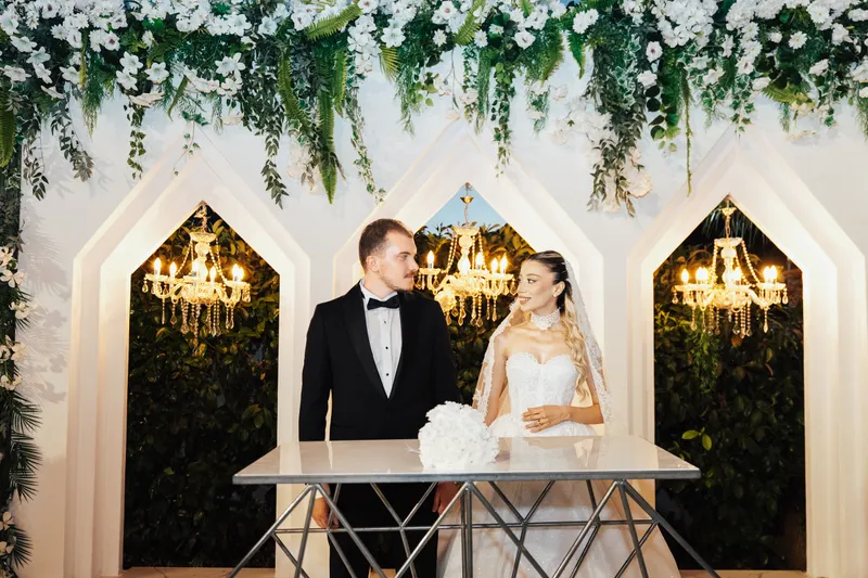 An elegant setup showcasing the benefits of an Antalya wedding venue buyout versus shared resort space, emphasizing privacy and operational control.