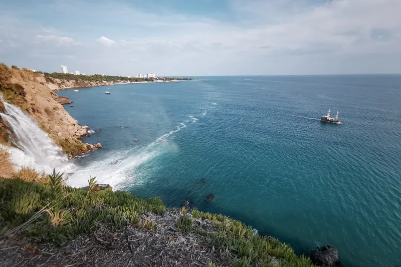 Guests enjoying a cliffside wedding in Antalya, surrounded by lush greenery and spectacular ocean views, emphasizing the importance of safety and access.