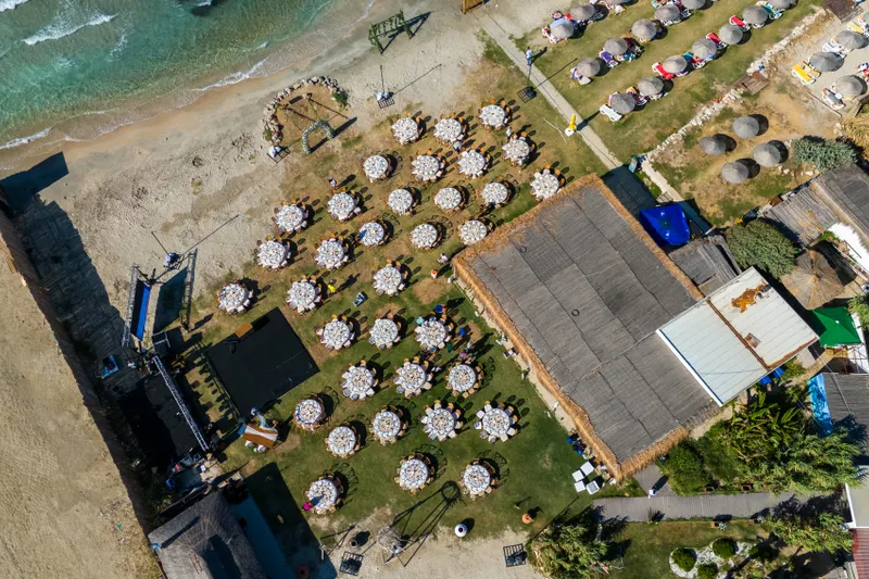 Visual representation of the differences between a wedding planner vs venue coordinator in Turkey, showcasing their unique tasks and coordination gaps.