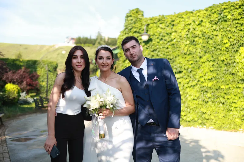 Detailed analysis of transportation options for wedding guests arriving at Istanbul Airport vs Sabiha Gökçen.