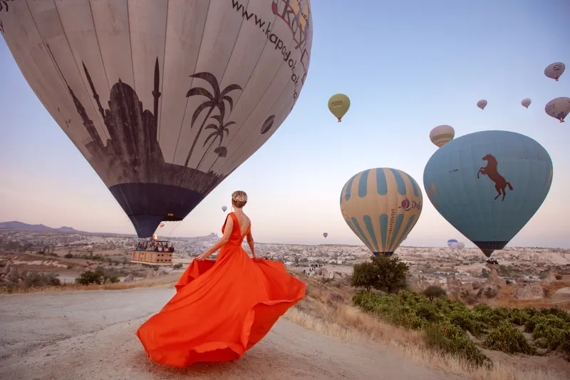 Group transfer options for wedding guests arriving at Nevşehir vs Kayseri Airport for a Cappadocia wedding.